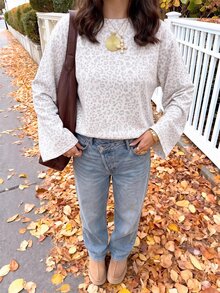 SHEIN EZwear 海外長袖奶油白豹紋印花T恤，秋季上衣，適合日常通勤、聚會、秋冬/夏季、聖誕節、新年、感恩節、派對、婚禮、海灘、畢業典禮、優雅、外出、約會、通勤、情人節、優雅、度假、Y2K、畢業典禮等場合 - 彩色 - 查看 7