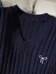 SHEIN (Tween Girl) 海軍藍 V 領心形刺繡針織背心毛衣，柔軟舒適，適合日常穿著、外出、旅行、度假、上學、托兒所與玩樂 - 藏蓝色 - 查看 4