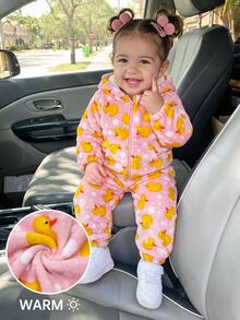SHEIN Setelan Baju Terusan dan Celana Motif Bebek untuk Bayi Perempuan, Terdiri dari Kaos Hoodie dan Celana Panjang dengan Resleting Depan - Berwarna merah muda - View 1