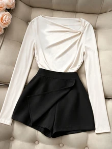 SHEIN Elladie kids 韓系軟妹大童兩件套：不對稱露肩長袖上衣 + 前開衩高腰短裙褲套裝，Regular Fab - 黑與白 - 查看 4