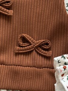 SHEIN Vintaside Kids 2件組幼兒女嬰上衣與喇叭褲套裝，甜美優雅棕色碎花蝴蝶結羅紋荷葉邊長袖圓領休閒戶外秋季連身褲，節日款 - 棕色 - 查看 4
