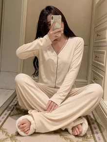 Dazy Kids 青少年女孩秋季服飾 青少女寬鬆舒適春秋居家穿著套裝 V領T恤與格紋直筒長褲 - 米色 - 查看 6
