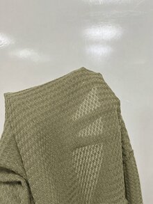 Flirla 女款長袖V領純色落肩簡約短版T恤 - 軍綠色 - 查看 3