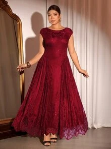 Cravure Gaun Maxi Renda Ukuran Besar Elegan untuk Pesta dengan Kerah Boat dan Kelim Payung - Burgundy - View 5