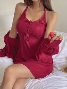 DAZY Enfärgat pyjamasset med camisoleklänning och morgonrock med spetskant - Bourgogne - Visa 4