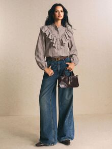 Poéselle Kemeja Wanita Motif Garis Plisket Kasual Serbaguna untuk Harian dan Komuter - Khaki - View 5