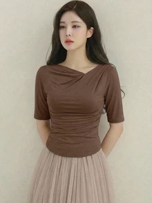 DAZY 女款純色百褶修身百搭休閒短袖T恤 - 卡其色 - 查看 3