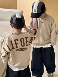 SHEIN Little Byeori 1件青少年男孩休閒學院風舒適時尚極簡街頭風寬鬆版型實用百搭大字母背後圖案厚實保暖衛衣，適合日常穿著、學校、旅行、運動，秋冬季節適用 - 杏色 - 查看 6