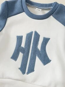 SHEIN 2件組男嬰秋冬休閒拼色運動衫與牛仔長褲套裝，運動衫套裝，牛仔套裝，嬰兒套裝 - 彩色 - 查看 7