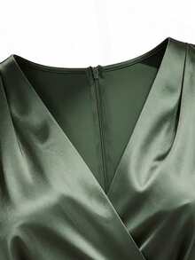 GlowEve CURVE Plus Size Elegant Party Style Ruffle V-Neck Cinched Waist Dress - Green - View 3