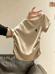 INAWLY 女款不對稱領刺繡胸前抓皺腰短版T恤 - 卡其色 - 查看 4