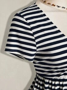SHEIN ICON 女款大尺碼條紋兩件式休閒日常短袖T恤 - 藏蓝色 - 查看 4