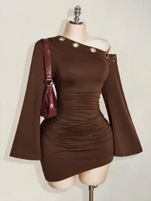 SHEIN ICON 女款大尺碼金屬孔眼不對稱單肩修身洋裝 秋季 - 棕色 - 查看 4