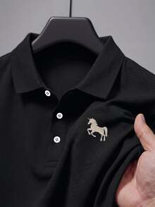 Calvornis 男士刺繡羅紋領純色紋理布料商務休閒短袖 Polo 衫，送給丈夫、男友的日常禮物，適用萬聖節、聖誕節、新年 - 黑色 - 查看 3