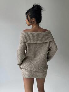 Aloruh 秋冬灰色年輕辣妹露肩翻領特殊領長袖迷你灰色上寬下窄女款針織洋裝 - 卡其色 - 查看 2
