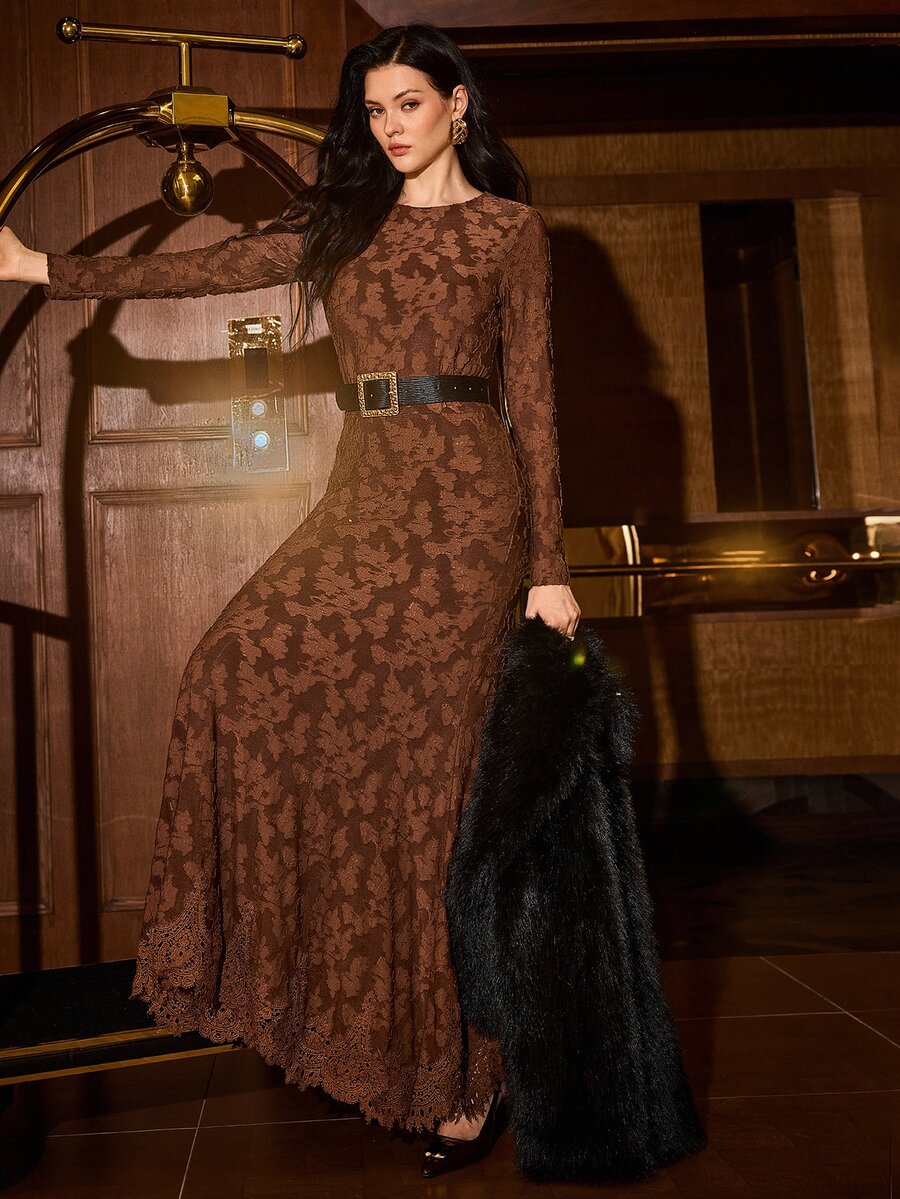 MOTF PREMIUM Gaun Wanita Musim Gugur/Dingin Beludru Jacquard Elegan dengan Hem Asimetris Panjang Sedang - Coklat - View 1