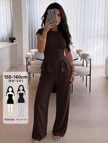 SHEIN PETITE طقم نسائي من قطعتين بلوزة بخصر مشدود وتكسيرات مع بنطلون واسع الساق - بني - مشاهدة 1