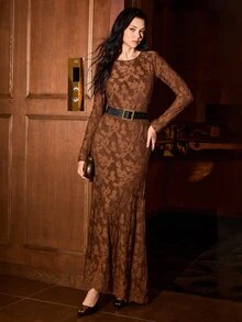 MOTF PREMIUM Gaun Wanita Musim Gugur/Dingin Beludru Jacquard Elegan dengan Hem Asimetris Panjang Sedang - Coklat - View 4