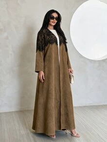 Yasmyna عباية نسائية بنية اللون مفتوحة من الأمام مزينة بتطريزات دانتيل بألوان متناقضة، بأكمام طويلة، بتصميم رومانسي أنيق مستوحى من الطراز العربي - بني - مشاهدة 10