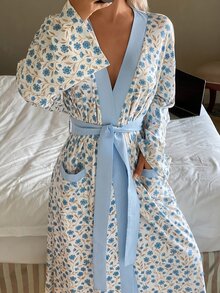 DAZY Women's Deep V-Neck Floral Pattern Fashionable Elegant Nightgown - Blue - View 4