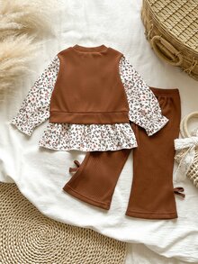 SHEIN Vintaside Kids 2件組幼兒女嬰上衣與喇叭褲套裝，甜美優雅棕色碎花蝴蝶結羅紋荷葉邊長袖圓領休閒戶外秋季連身褲，節日款 - 棕色 - 查看 2