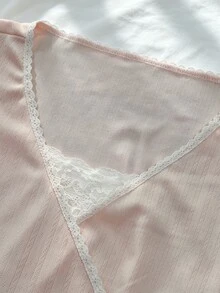 IslaSuriya Blus Lengan Panjang Wanita dengan Patchwork Renda, Slim Fit, Serbaguna untuk Pemakaian Harian - Baby Pink - View 4