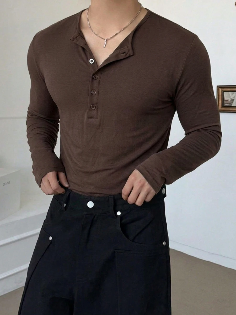 DAZY 男士紋理布料純色基本款半開襟T恤 - 棕色 - 查看 1