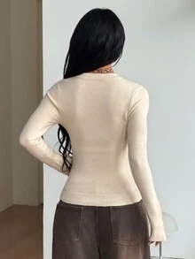 Coolane 女款秋冬街頭風休閒度假優雅約會時尚基本款彈性舒適保暖米色修身V領長袖針織衫 - 杏色 - 查看 7