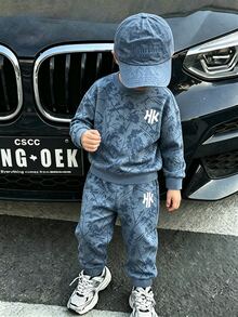 男孩春秋運動套裝，時尚滿版印花衛衣+長褲兩件套，適合幼兒與小童的酷炫穿搭，韓系百搭休閒街頭風，簡約字母Logo，氣質街頭風格，實用兒童秋季套裝，適合日常穿著與外出，俐落修身顯酷 - 彩色 - 查看 5