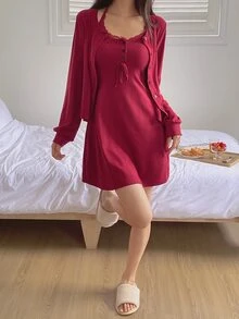 DAZY Enfärgat pyjamasset med camisoleklänning och morgonrock med spetskant - Bourgogne - Visa 5