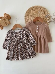 SHEIN Playful Pals 2件組嬰幼兒女童百褶洋裝，可愛甜美棕色豹紋羅紋針織鈕扣長袖圓領常規款，秋季節日萬聖節公主風時尚洋裝 - 彩色 - 查看 9