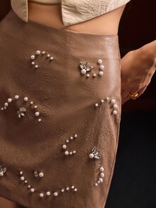 MOTF PREMIUM WOMEN'S AUTUMN/WINTER LEATHER EMBROIDERED SKIRT WITH POSITIONED JEWELRY EMBROIDERY SHORT SKIRT - Apricot - View 2