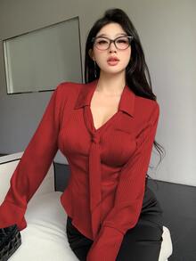 Celisse 女款條紋緞面翻領V領繫腰開衩襯衫 - 紅色 - 查看 5