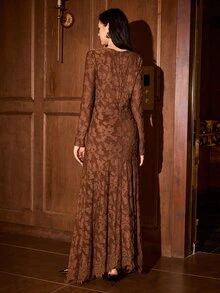 MOTF PREMIUM Gaun Wanita Musim Gugur/Dingin Beludru Jacquard Elegan dengan Hem Asimetris Panjang Sedang - Coklat - View 3