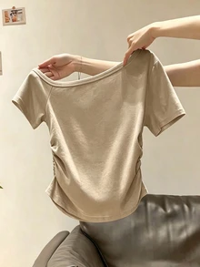 INAWLY 女款不對稱領刺繡胸前抓皺腰短版T恤 - 卡其色 - 查看 2