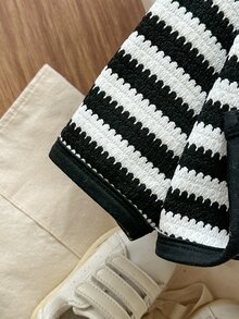 SHEIN Vintaside Kids 男嬰秋冬休閒條紋連帽長袖開襟外套 日常戶外穿搭 熊圖案 灰色卡其色 印花棉襖夾克 - 黑與白 - 查看 4