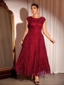 Cravure Gaun Maxi Renda Ukuran Besar Elegan untuk Pesta dengan Kerah Boat dan Kelim Payung - Burgundy - View 4