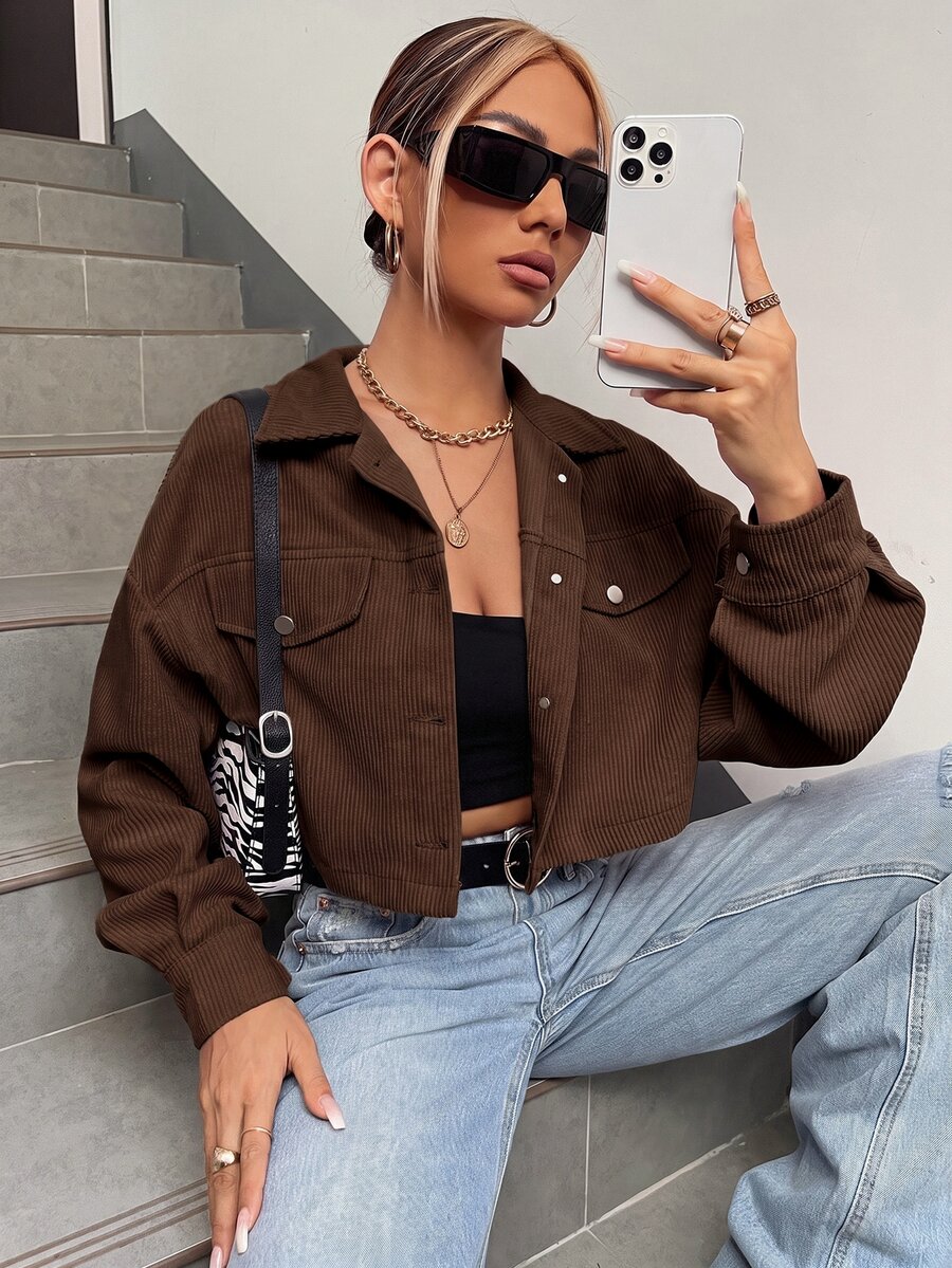 SHEIN EZwear 春秋穿搭落肩翻蓋設計短版燈芯絨夾克 秋冬款 - 棕色 - 查看 1