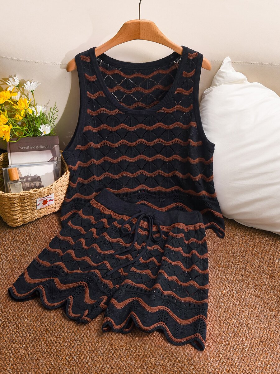 CosyJoli Set Sweater dan Celana Pendek Tali Serut Motif Garis Leher Bulat Tanpa Lengan Ukuran Besar - MultiWarna - View 1