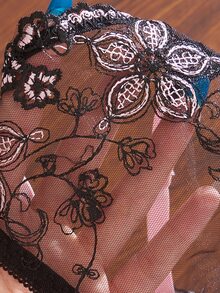 Divavoom 浪漫刺繡女款內衣 性感胸罩與丁字褲兩件組 - 彩色 - 查看 6