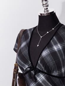 SHEIN ICON 大尺碼復古Y2K深V領花卉短袖收腰A字洋裝，返校穿搭、日常穿著、休閒度假夏季洋裝 - 黑與白 - 查看 8