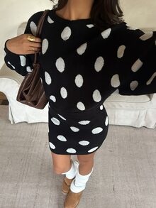 Autumina Women's Korean Style Jacquard Long Sleeve Sweater & Mini Skirt Two Pieces Set - Black and White - View 4