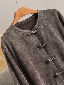 CosyJoli تي شيرت نسائي مقاس كبير بتصميم أزرار على شكل ضفدع وأكمام طويلة بنقشة رقاقات الثلج باللون البني - بني - مشاهدة 3