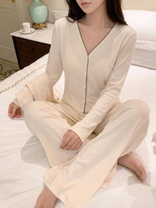 Dazy Kids 青少年女孩秋季服飾 青少女寬鬆舒適春秋居家穿著套裝 V領T恤與格紋直筒長褲 - 米色 - 查看 3