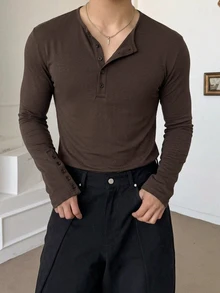 DAZY 男士紋理布料純色基本款半開襟T恤 - 棕色 - 查看 4