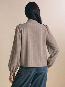 Poéselle Kemeja Wanita Motif Garis Plisket Kasual Serbaguna untuk Harian dan Komuter - Khaki - View 2