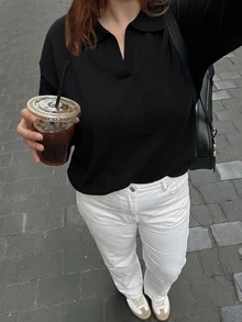 Livesso Fun Commute 女款大尺碼拼色拼接波羅領休閒短袖針織上衣 春夏季通勤穿搭 - 黑色 - 查看 3