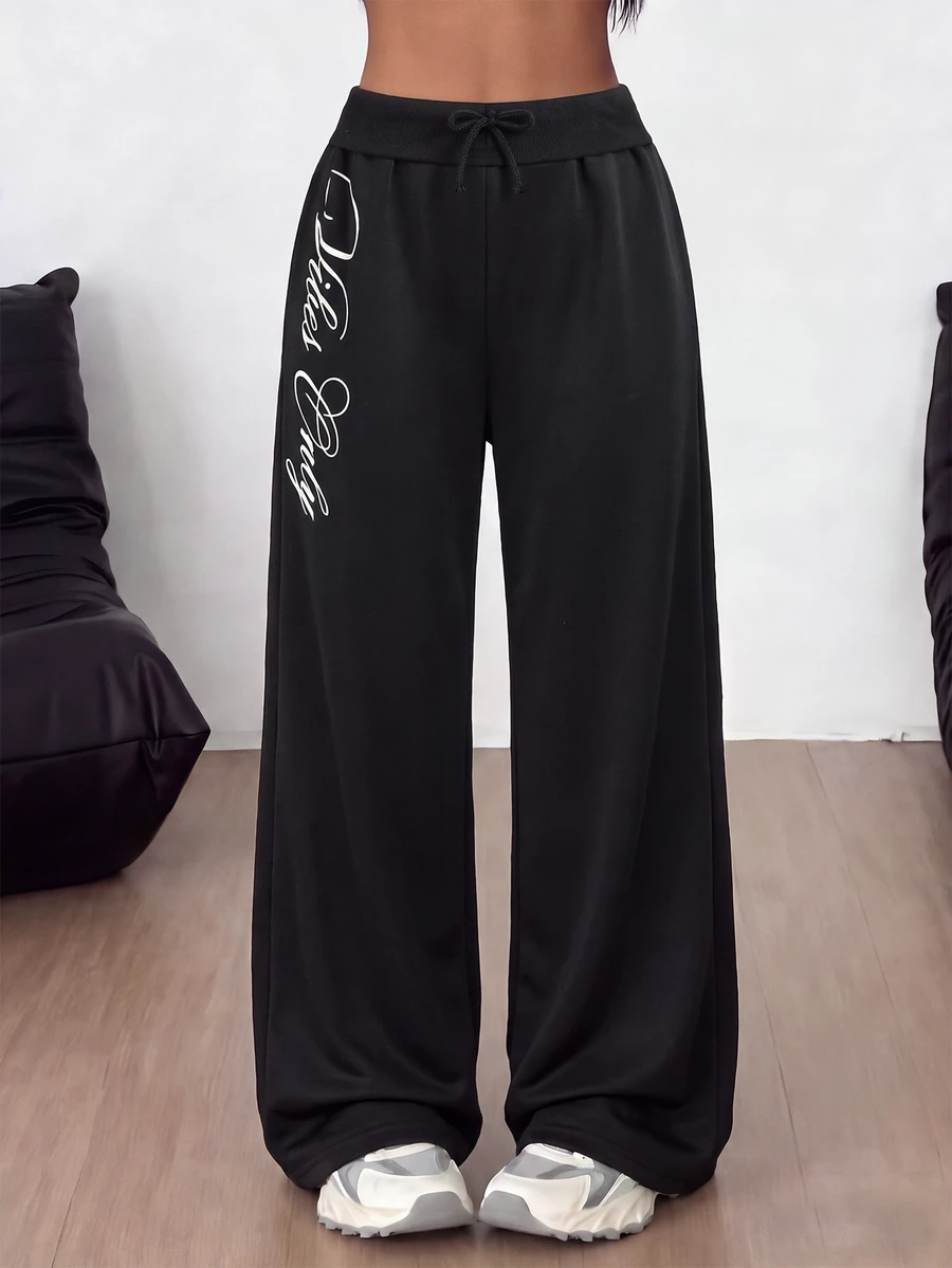 SHEIN 青少年女孩寬鬆直筒黑色字母印花長褲休閒風 - 黑色 - 查看 1