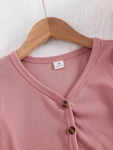 SHEIN مجموعة من قطعتين للبنات الصغيرات: كارديجان محبوك بلون موحد بياقة على شكل حرف V وفستان منسوج بنقشة زهور صغيرة - وردي - مشاهدة 7