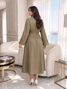 Dripcurv Gaun Liburan Minimalis Ukuran Besar dengan Kancing Motif Garis dan Pinggang Plisket - Khaki - View 2